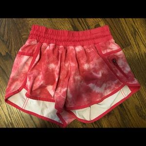 Lulu lemon Tracker IV shorts Size 4 EUC